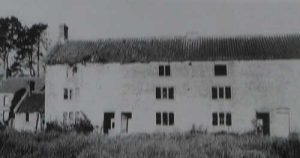 Crock Barton was originally a terrace of four cottages built around 1700. They were cottages for flax weavers. The buildings were derelict in 1985 but converted into two dwellings.